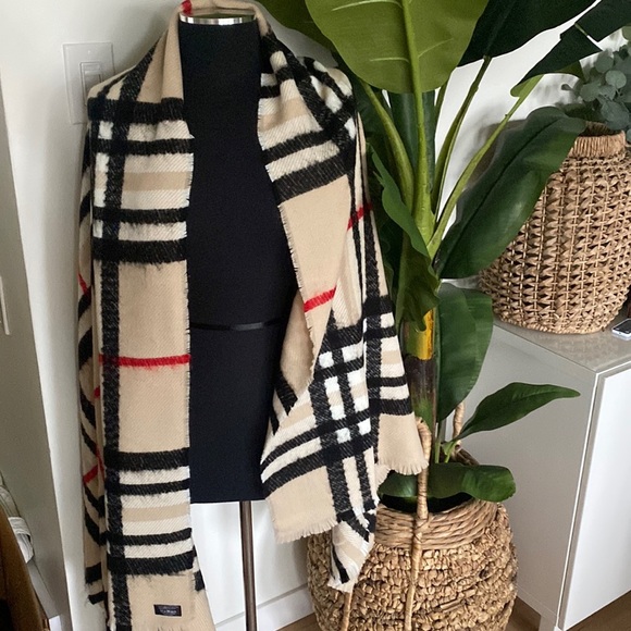 Gorgeous Warm Blanket Scarf Wrap - Picture 3 of 5